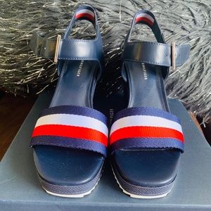 NWT TOMMY HILFIGER SANDALS